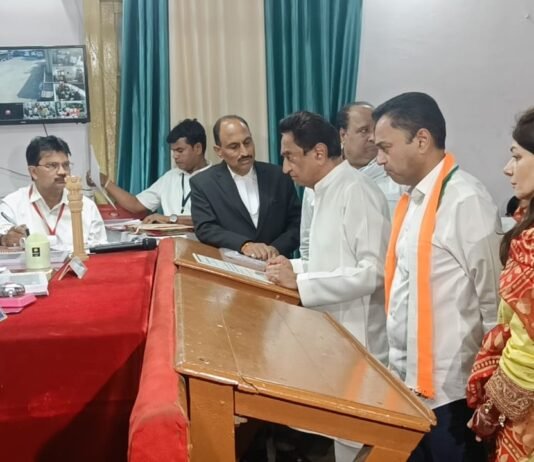 पूर्व मुख्यमंत्री कमलनाथ ने छिन्दवाड़ा विधानसभा क्षेत्र से भरा नामांकन