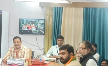 छिंदवाड़ा विधानसभा से भाजपा प्रत्याशी विवेक बंटी साहू ने भरा नामांकन ।