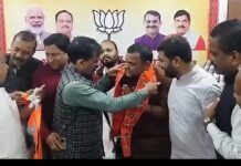 भाजपा में शामिल हुए कांग्रेस नेता बंटी पटेल।