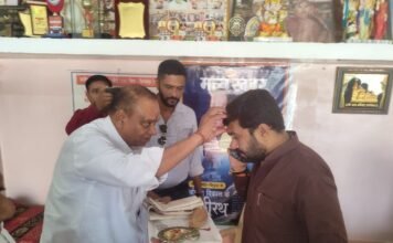 आशीर्वाद माँगने निकले नेताजी