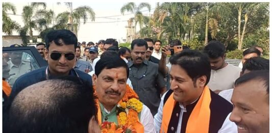 सीएम मोहन यादव का भव्य स्वागत किये पूर्व मंत्री दीपक सक्सेना ने।