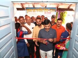 कलेक्टर शीलेन्द्र सिंह ने तीन दिवसीय पुस्तक एवं गणवेश मेले का किया शुभारंभ।