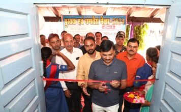 कलेक्टर शीलेन्द्र सिंह ने तीन दिवसीय पुस्तक एवं गणवेश मेले का किया शुभारंभ।