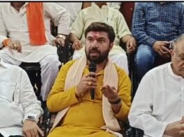 नवनिर्वाचित सांसद बोले इस्तीफा दे कमलनाथ।
