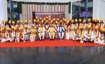 राजा शंकरशाह विवि के प्रथम दीक्षांत समारोह में शामिल हुये राज्यपाल मंगू भाई पटेल.